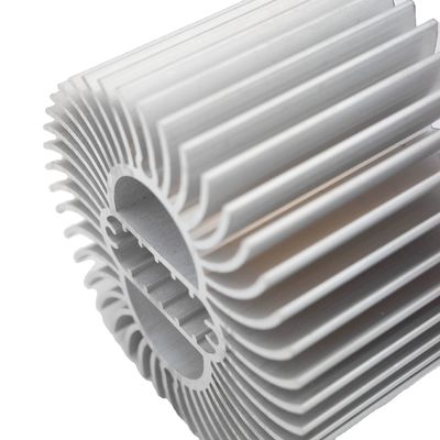 Dissipador de calor de alumínio estável antiferrugem da extrusão, perfis de alumínio expulsos automotivos